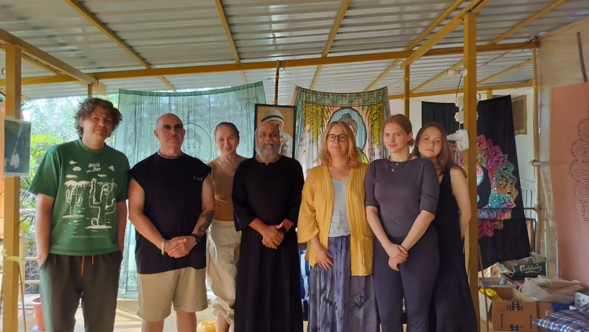 Students standing together with Swami-ji in the open-air shala